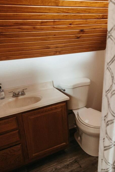 Bluebird Cottage, Walking Distance To Fairgrounds Hutchinson Ngoại thất bức ảnh