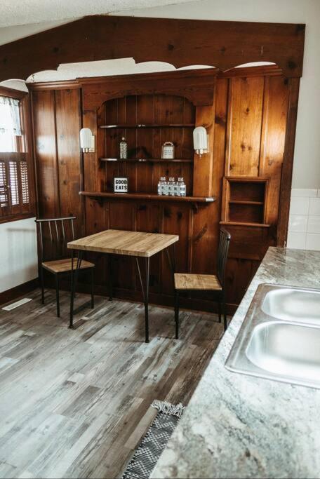 Bluebird Cottage, Walking Distance To Fairgrounds Hutchinson Ngoại thất bức ảnh