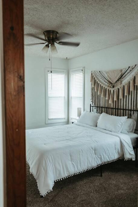 Bluebird Cottage, Walking Distance To Fairgrounds Hutchinson Ngoại thất bức ảnh