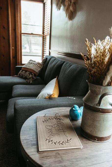 Bluebird Cottage, Walking Distance To Fairgrounds Hutchinson Ngoại thất bức ảnh